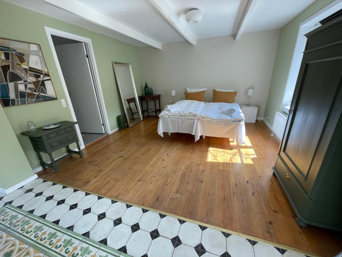 Jantzens Hotel Gudhjem Extérieur photo