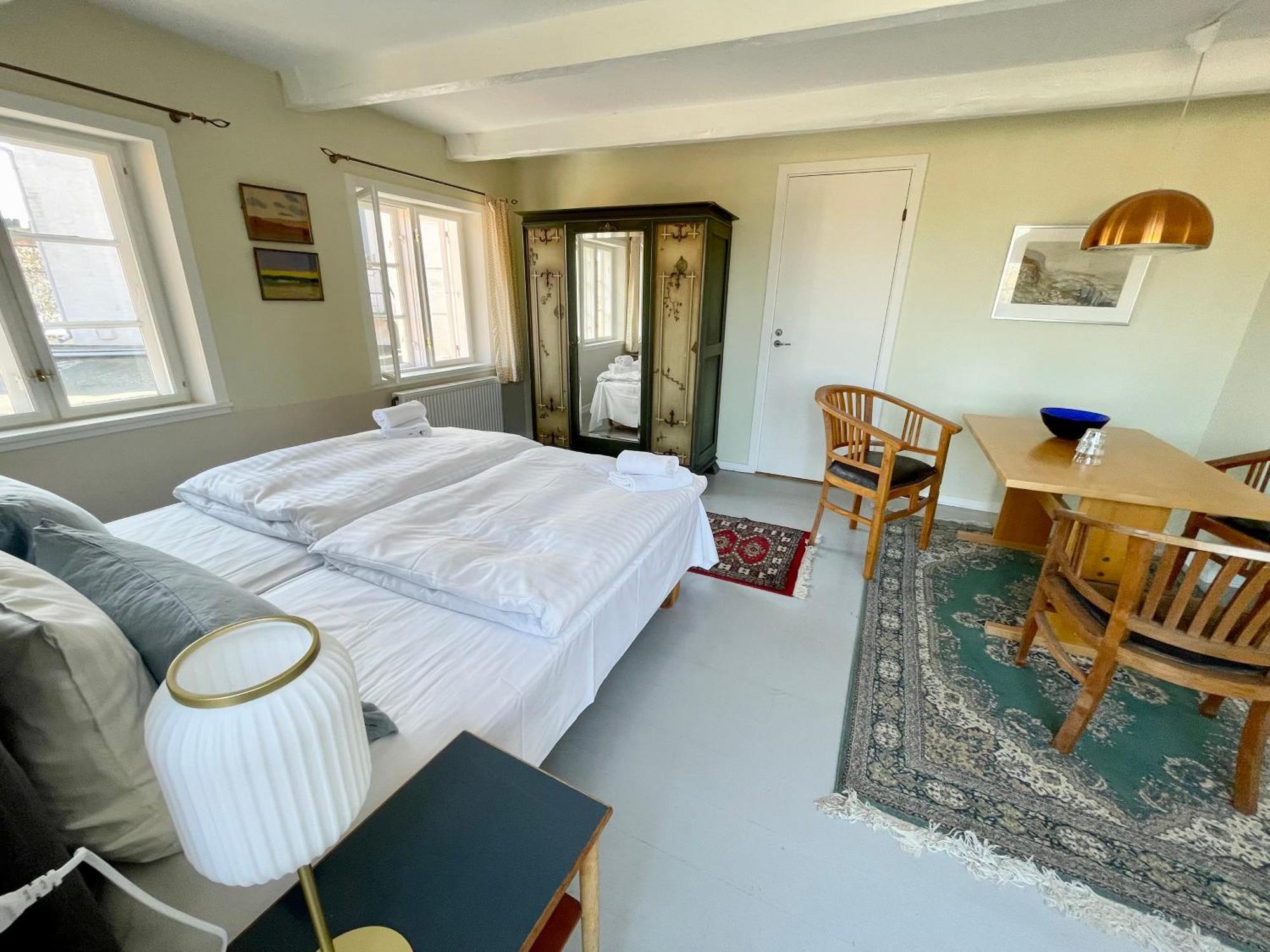 Jantzens Hotel Gudhjem Extérieur photo